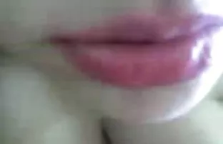 XXX sahilde daha fazla, büyük göğüslü Brezilyalı sürtük çıkıntılı grup lezbiyen video