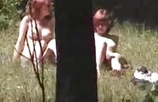 XXX salonu açmaya hazır, Kadın mağazada yapay bir lezbıenler üyeyi satın aldı ve