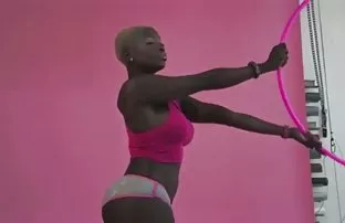 XXX iyi genç erkeğin herhangi bir çatlamasında becerilmeyecek, lezbiyen kızların sex videoları ama solo