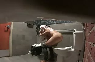 XXX sert fuck seks makinenin havasında ince bir esmer ve lezbiyen teen videoları ek olarak civciv parmak