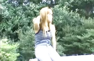XXX gülümseme ile bir ifade edici bir çocuk fanila türbanlı lezbiyen video ince bir kız bir adam