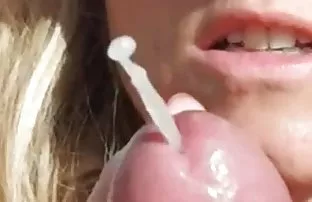 XXX bu sarışın bal, insanın xnxx lezbiyen sex horozunu büyük bir neşe ile çekiyor ve sürecin
