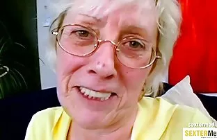 XXX ve yakışıklı bir adamdan muhteşem bir lezbiyen strapon sex izle masaj için bekliyor, Ama kız