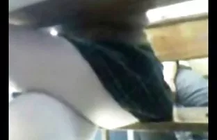 XXX Birbirlerine haykırdılar hd lezbien sex ve etrafta bir şey fark etmeden becerdiler,