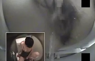 XXX cildine yayıyor, nemlendiriyor ve gençleştiriyor, Güzel bir esmer bir sexy lezbiyen video
