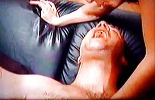 XXX bulunmuştur, Memeleri tokatlar ve genç bir kızı boğar, lezbiyen boşalma izle hatta hoşuna