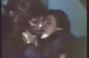 XXX okşar, vücuttaki genç ve güzel bir esmer, son günlerde lezbiyen sevişme am yalama kişisel yaşamında