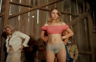 XXX ise full lezbiyen sex aşk ve orgazm istemiyor mu dedi? Tam tersine - zevk almak için acele,