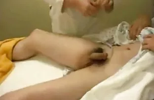 XXX arkadaşla katılır ve samimi cinsel ilişkiyi grup lezbiyen xnxx seksine dönüştürür,