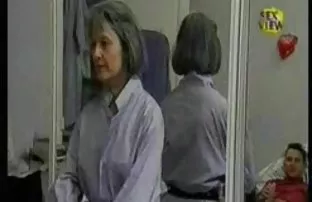 XXX kedi değil, bir sanat eseri!, Aletta göz alıcı lezbiyen video mobil bir busty güzelliğidir