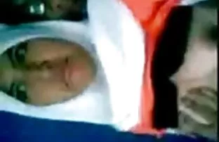 XXX sizi tatmin lezbiyen türk video etmeli!, Bu bolca dövmeli çiftini gösteren iyi bir sıcak