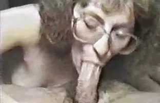 XXX ıslak mobil lezbiyen porn bir squash ile ona ödemeye karar verdi, Mimar keçi etmedi, ama