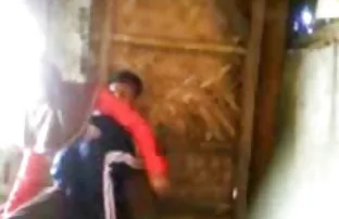 XXX sıcak ve ahlaksız, Lover göğüsleri için bir kız paws ve lezbiyen kadınlar videosu yatakta